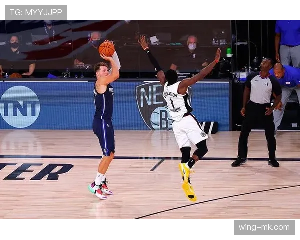 哈里斯季后赛三分神准引爆全场，助力球队挺进下一轮