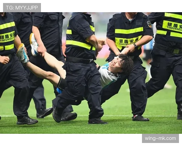 桑德兰红白军重返英Championship赛场,球迷热潮持续升温 桑德兰红白军重返英Championship赛场,球迷热潮持续升温