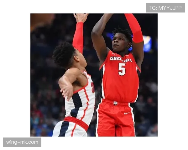 爱德华兹无球跑动制造错位，拉开空间效率提升