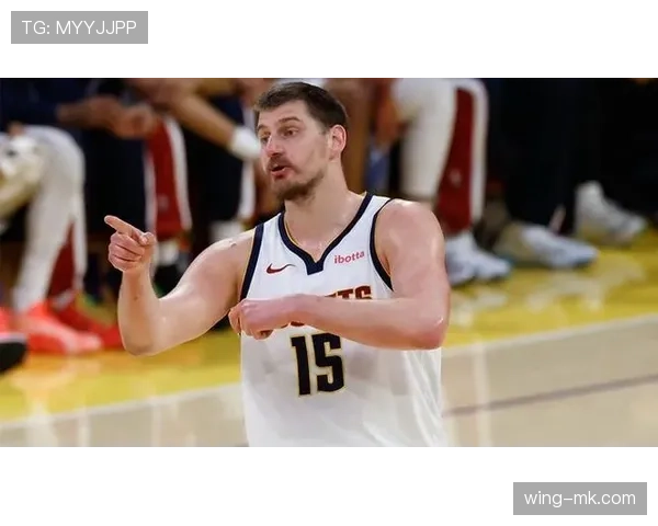 唐斯挡拆拉开空间得分偏外线对比约基奇差异明显