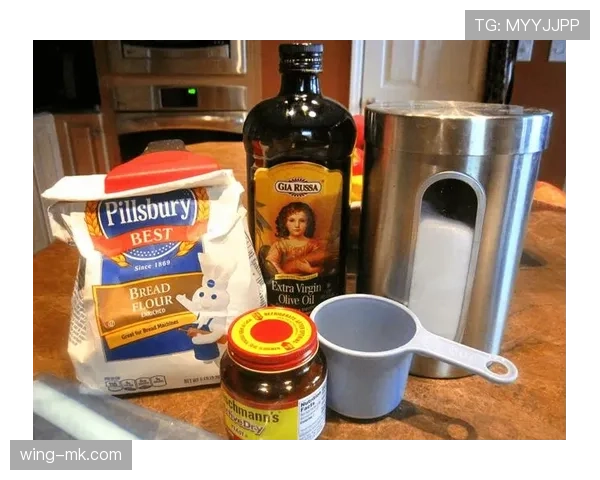 贝林厄姆家冰箱里塞满蛋白粉，连可乐瓶盖都没拧开过